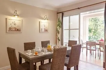 Pierre & Les Restanques Du Golfe De Saint-tropez Apart Otel 4*